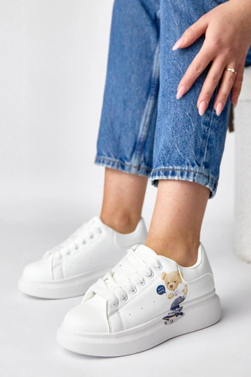 Białe sneakersy na...