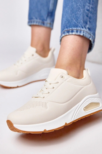 Smėlio spalvos sportbačiai... 2