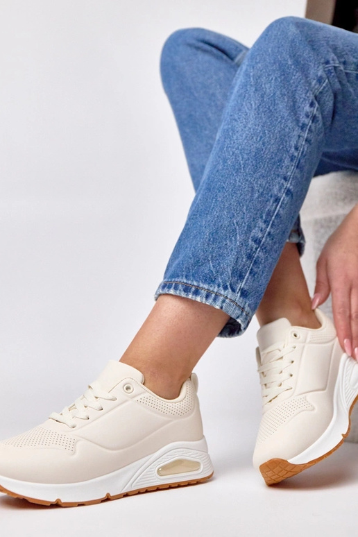 Smėlio spalvos sportbačiai storu padu...