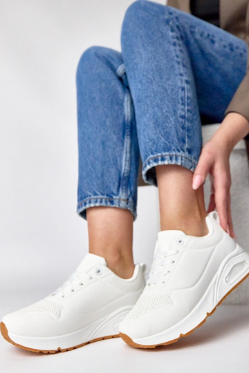 Balti sportbačiai storu... 2