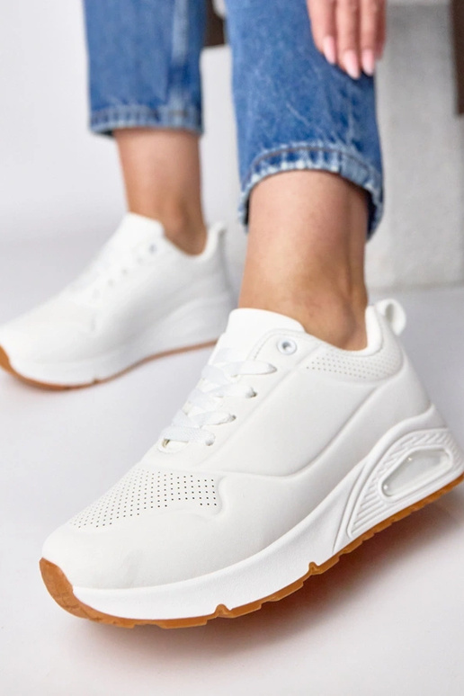 Balti sportbačiai storu padu Sylvie