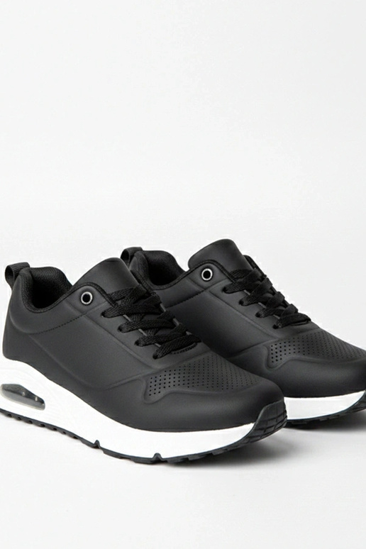 Juodi sportbačiai storu padu Sylvie