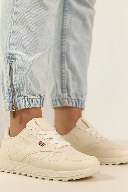 Šviesiai smėlio spalvos kasdieniai...