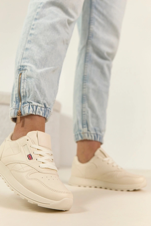 Šviesiai smėlio spalvos kasdieniai...