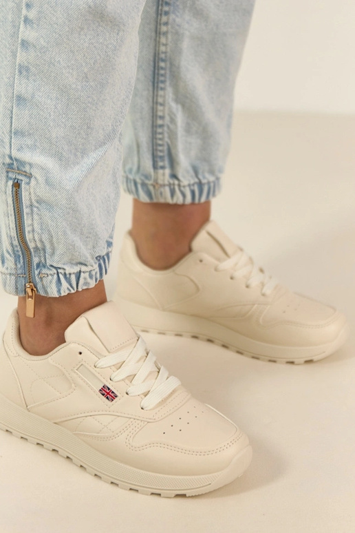 Šviesiai smėlio spalvos kasdieniai...