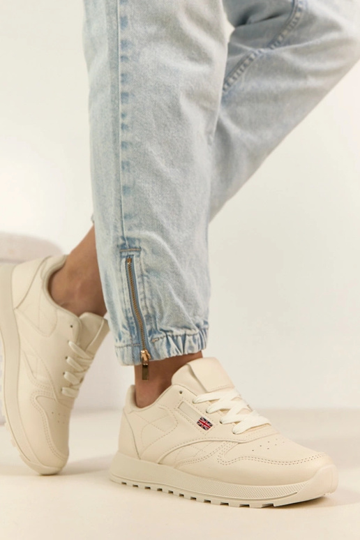 Šviesiai smėlio spalvos kasdieniai...