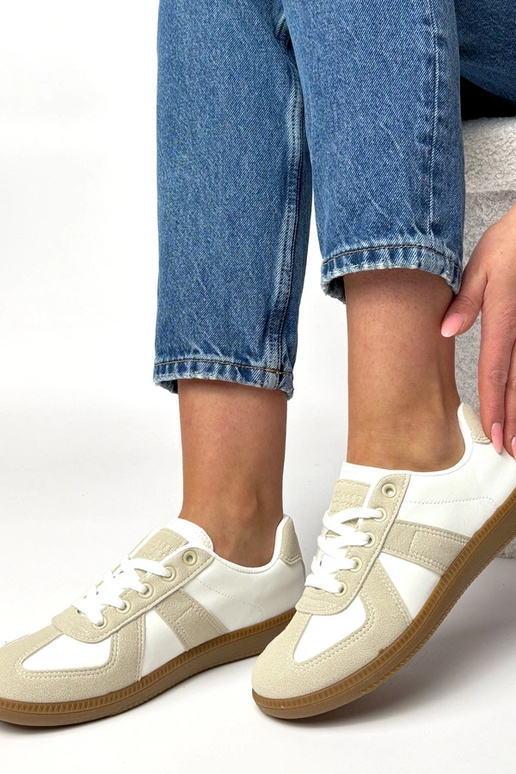 Balti-smėlio spalvos sportbačiai...