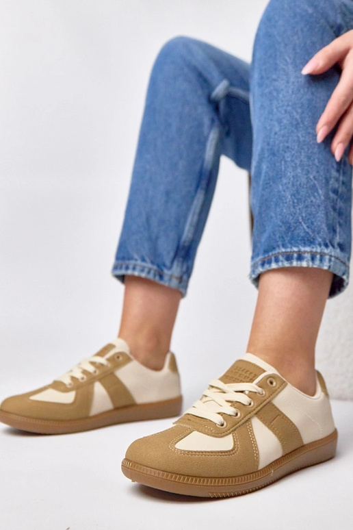 Rudai-smėlio spalvos sportbačiai...