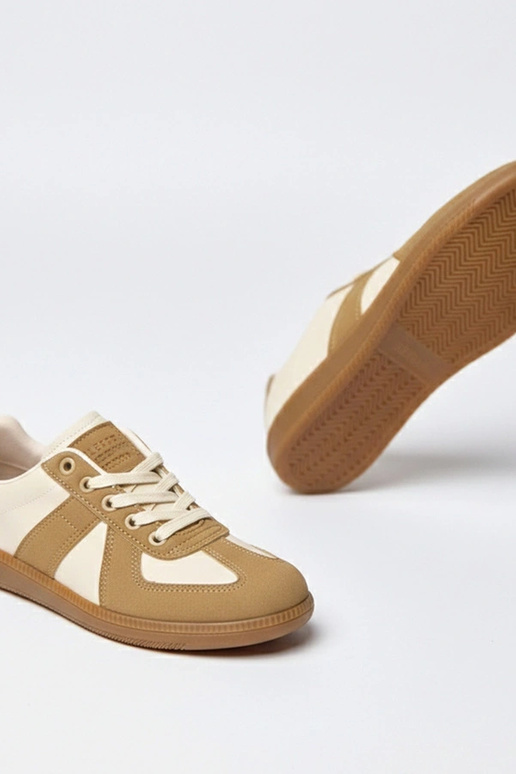 Rudai-smėlio spalvos sportbačiai...