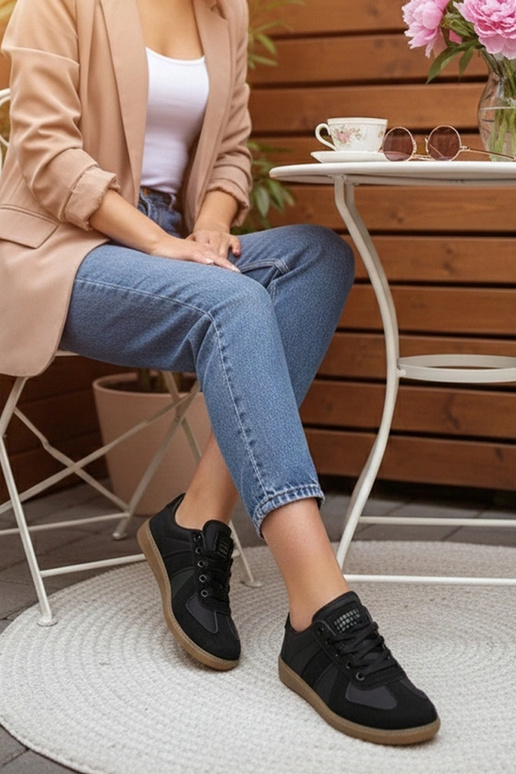 Juodi sportbačiai platformoje Valentine