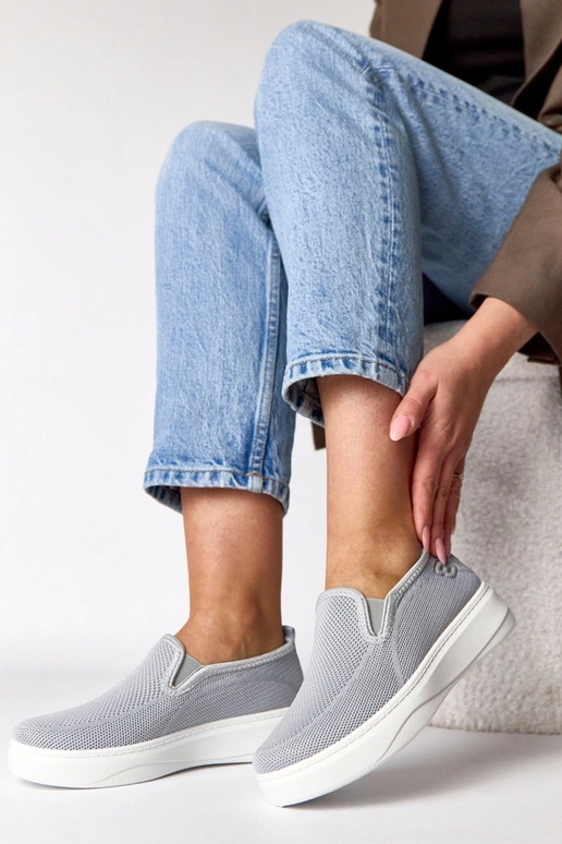 Pilki medžiaginiai sportbačiai...