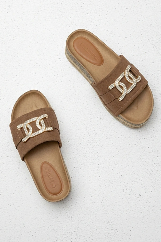 Rudos šlepetės platformoje su...