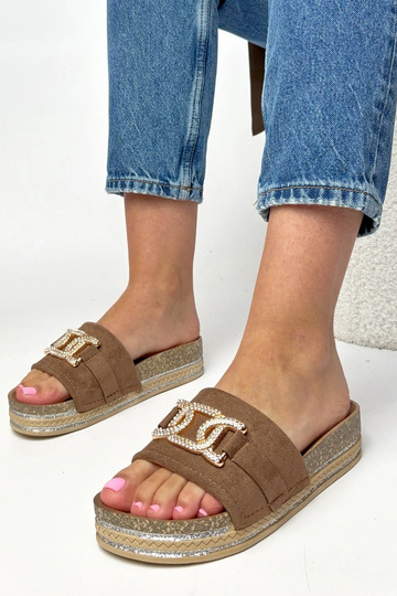 Rudos šlepetės platformoje... 2