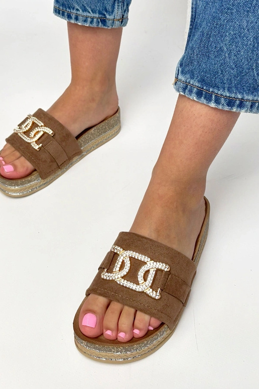 Rudos šlepetės platformoje su...