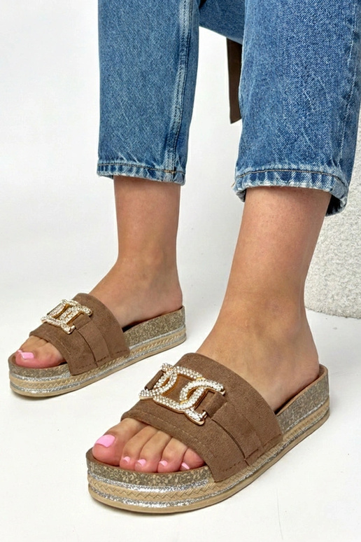 Rudos šlepetės platformoje su...