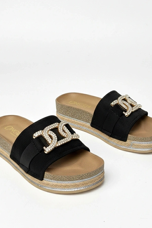 Juodos šlepetės platformoje su...