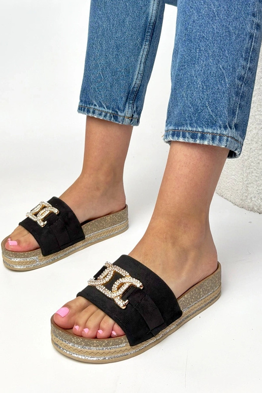 Juodos šlepetės platformoje su...