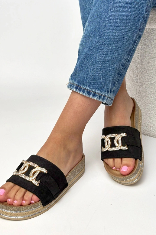 Juodos šlepetės platformoje su...