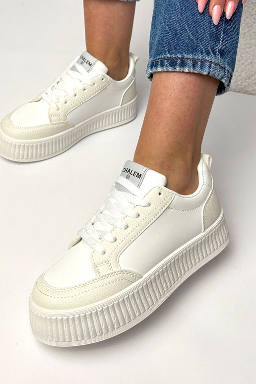 Balti sportbačiai platformoje Solange