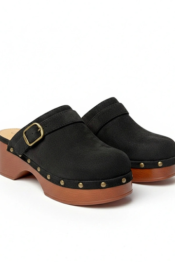 Juodos šlepetės klumpės iš...