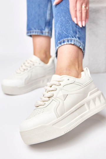 Smėlio spalvos sportbačiai... 2