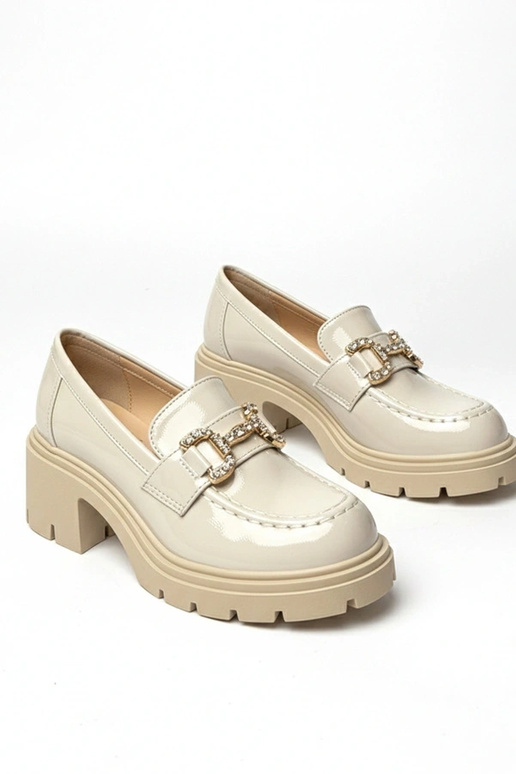 Kreminiai lakuoti mokasinai su kulnu...