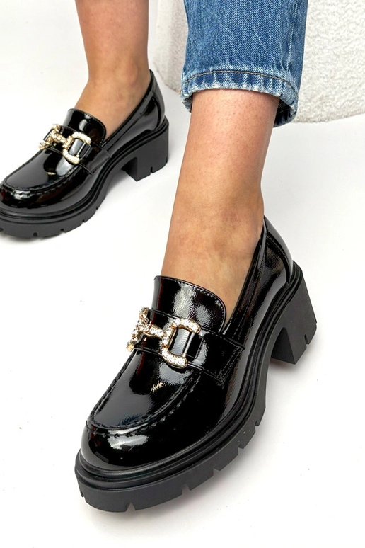 Juodi lakuoti mokasinai su kulnu ir...