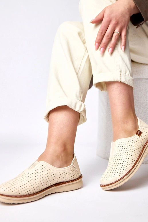 Kreminiai ažūriniai įmaunami...