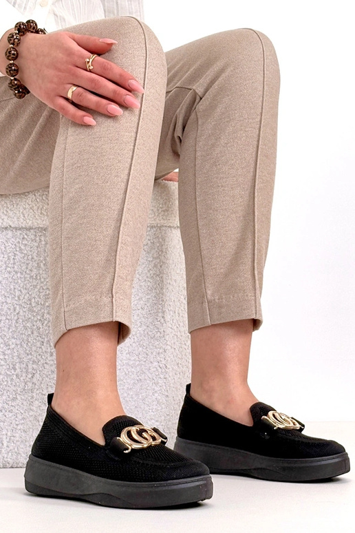 Juodi įmaunami audiniai sportbačiai...