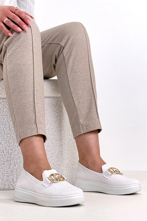 Balti įmaunami audiniai sportbačiai...