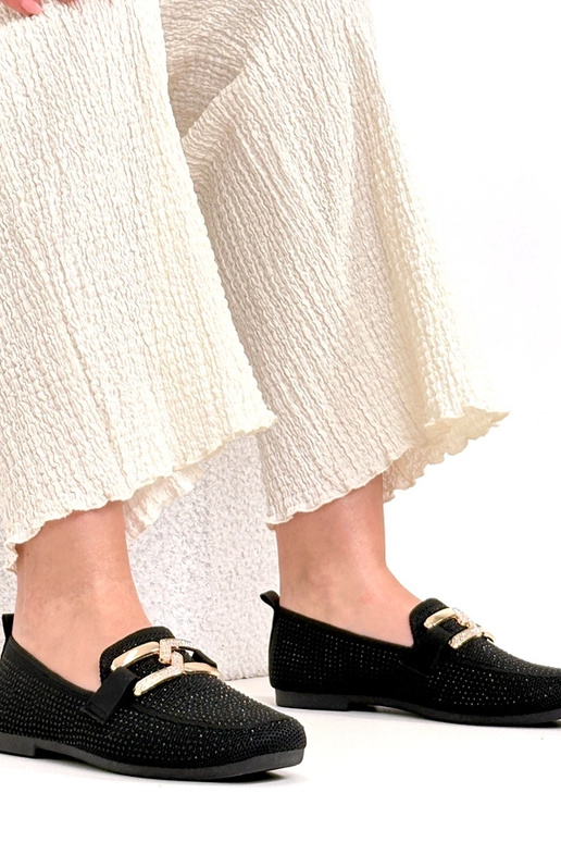 Juodi mokasinai puošti cirkoniais...