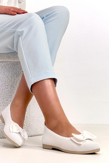 Baltos audinės balerinukės...