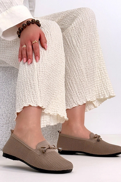 Tamsiai smėlio spalvos audiniai...