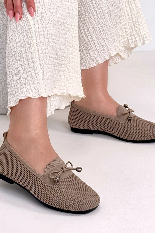 Tamsiai smėlio spalvos audiniai...