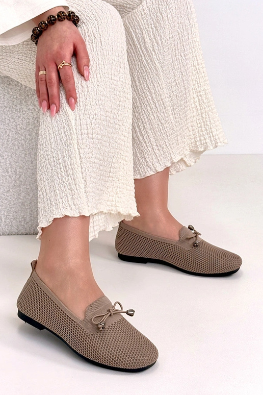 Tamsiai smėlio spalvos audiniai...