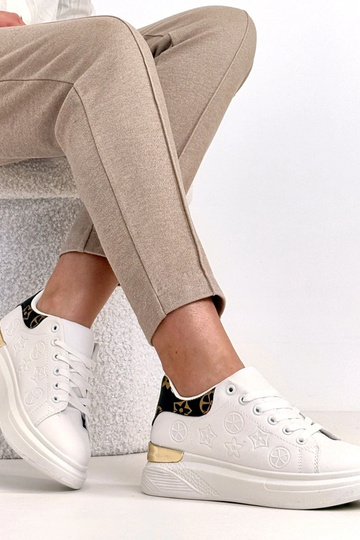 Balti sportbačiai puošti... 2