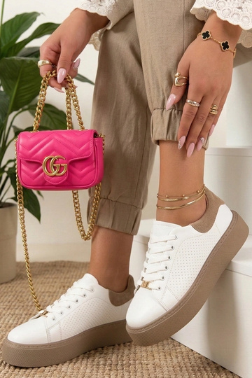 Balti odos sportbačiai su...