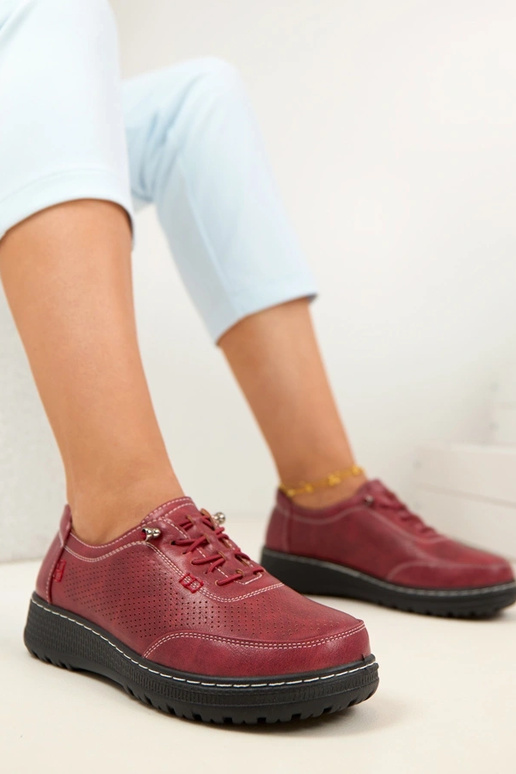 Raudoni ažūriniai apsiaunami...