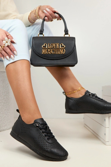 Juodi ažūriniai sportbačiai... 2