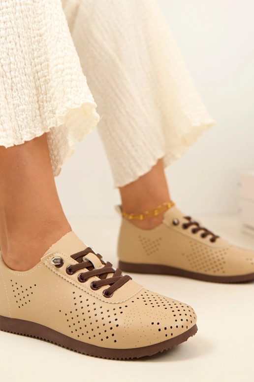 Smėlio spalvos ažūriniai sportbačiai...