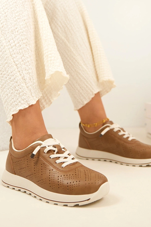 Šviesiai rudi ažūriniai įmaunami...