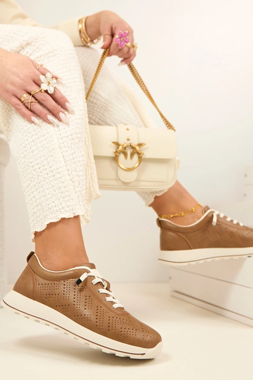 Šviesiai rudi ažūriniai įmaunami...