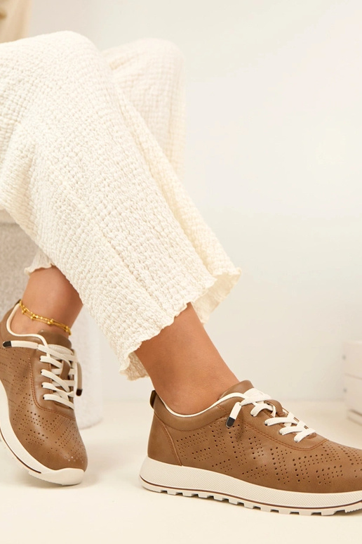 Šviesiai rudi ažūriniai įmaunami...