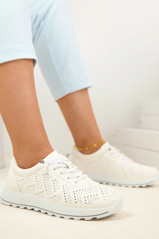 Balti ažūriniai įmaunami sportiniai...