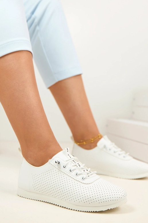 Balti ažūriniai lengvi sportiniai...