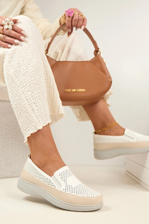 Balti smėlio spalvos ažūriniai...