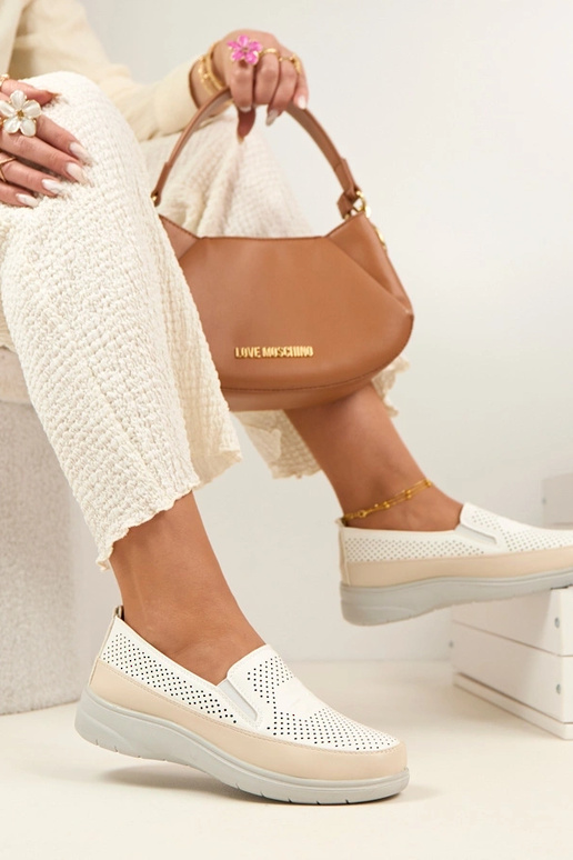 Balti smėlio spalvos ažūriniai...