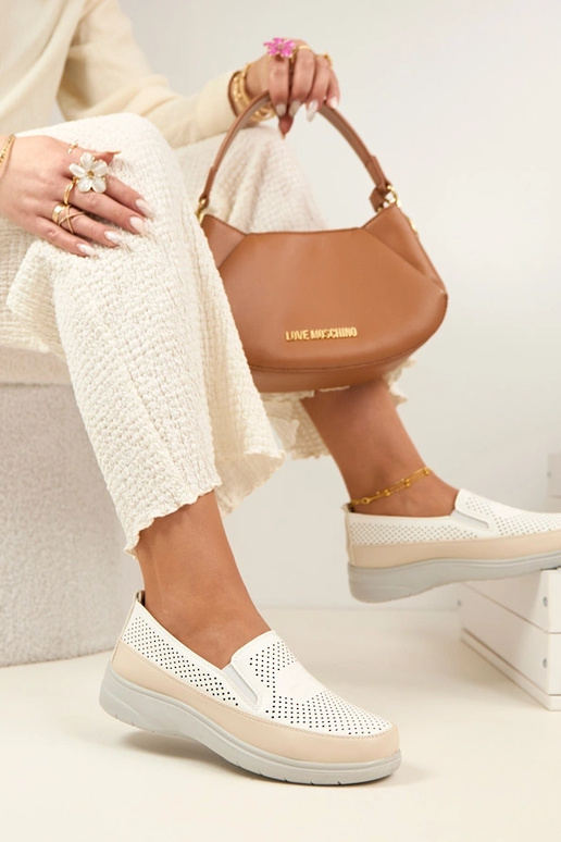 Balti smėlio spalvos ažūriniai...