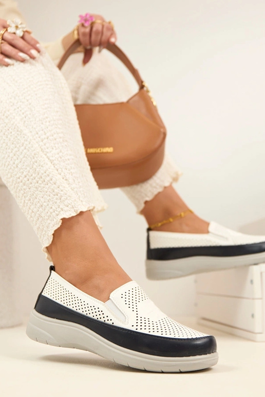 Balti tamsiai mėlyni ažūriniai...