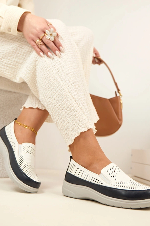 Balti tamsiai mėlyni ažūriniai...